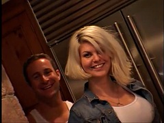 Anal, Asiat, Pik sutte, Brunette, Dobbelt penetration, Håndjob, Imellem racer, Tatovering