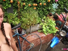 Carmen & Leia - The Interview Kiss