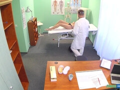 아마추어, 엉덩이, 흑갈색 머리, 사무실, 야외의, 보지, 유니폼, 관음증이 있는 사람