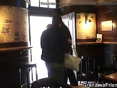 Grosse titten, Blasen, Geile alte tussi, Kehlenfick, Milf, Natürlichen titten, Stiefmutter, Flotter dreier
