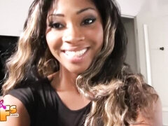 18 éves, Hatalmas hátsó, Monumentális dákó, Tekintélyes didik, Kutya póz, Ébenfekete, Vékony, Tini