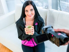 Røv, Pik sutte, Brunette, Hårdt, Mor jeg gerne vil kneppe, Smække, Tatovering, Bryster