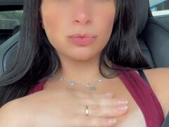 Amateur, Morena, Coche, Despelote, Latina, Tetas naturales, Solo