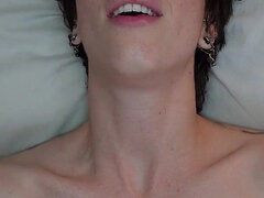 Sucer une bite, Éjaculer dans la bouche, Petite amie, Poilue, Interracial, Pov, Tatouage, Nénés