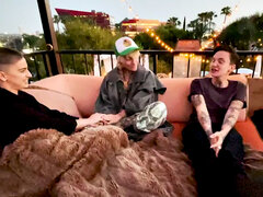 18, Hotell, Kyssing, Brystvorter, Softcore, Suging, Tattovering, Tenåring