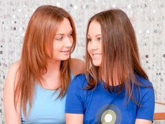 Blondína, Prstovanie, Lesbické, Masturbácia, Prirodzené prsia, Stripping, Teenka, Kozičky