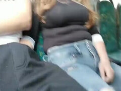 Leie, Grosser schwanz, Grosse titten, Bus, Handjob, Öffentlich, Spanner