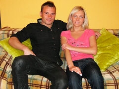 Stor kuk, Blondin, Avsugning, Doggystyle, Fingering, Naturliga tuttar, Rysk, Sockor