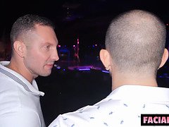 Brunetka, Styl na pieska, Twarzowy, Obcasy, Pas, Trójkąt, Cycki, Mokry