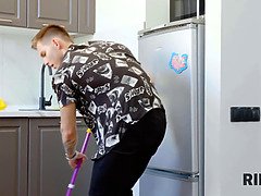 18, お尻, フェラチオ, バック, 女 人男 人, Hd, ロシア人, 三人