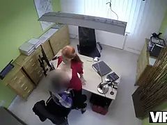 Σε στάση σκύλου στα τέσσερα, Ηδ, Λεφτά, Κοκκινομάλα