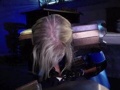 금발의, 청소년