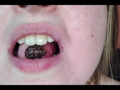 My Mouth, Teeth, Tongue and Throat up Close