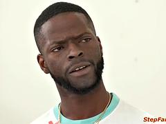 Pauzão, Peitos grandes, Boquete, Interracial, Madrasta, Adolescente, Sexo grupal a três, Tetas