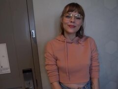 Nana, Sucer une bite, Brunette brune, Tir de sperme, Adolescente