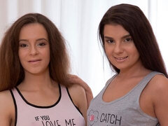 Stor kuk, Avsugning, Doggystyle, Kkm, Naturliga tuttar, Tonåring, Trekant, Tuttar