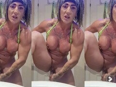 Danaxmuscles performs intense blowjob session