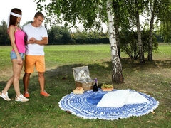 Tyłek, Obciąganie, Styl na pieska, Całować, Na wolnym powietrzu, Rudowłosa, Ogolona, Nastolatki