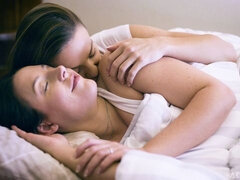 Arsch, Grosse titten, Braunhaarige, Hundestellung, Handjob, Milf, Natürlichen titten, Rasiert