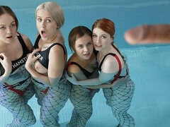 18 jaar, Grote kont, Grote lul, Grote mammen, Pijpbeurt, Orgie, Mager, Tiener