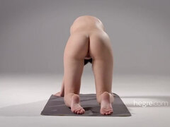 Brunetka, Roztomilá, Nevinné, Přírodní, Drobounká, Krátké vlasy, Vyhublá, Kozičky