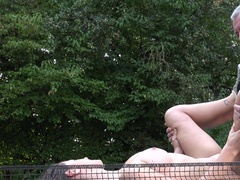 Pik sutte, Brunette, Håndjob, Kysse, Slikning, Naturlige bryster, Udendørs, Teenager