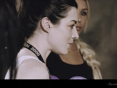 Loiroa, Latina, Lésbica, Maduroa, Mãe gostosa, Melharucos naturais, Baixinhoa, Piercing