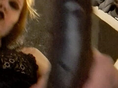 Tuhmat jutut, Nais alistaja, Soolo, Strap on dildo