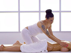 Massaging lesbians love scissoring cunts after massaging