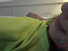 Amatör, Fingering, Fotjobb, Handjobb, Kysser, Orgasm, Pov, Våt