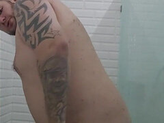 Amatéři, Koupelna, Velké péro, Macaté, Dildo, Gay, Tetování