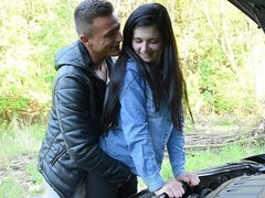 Tyłek, Duży kutas, Brunetka, Samochód, Styl na pieska, Naturalne cycki, Na wolnym powietrzu, Nastolatki