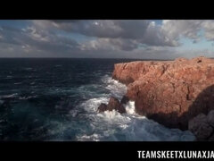 Asian Babe Gives Head Outdoor / 20.11.2021