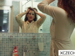 Salle de bains, Mature, Mère que j'aimerais baiser