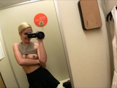 Fetiš, Masturbácia, Orgazmus, Na verejnosti, Sólo, Upskirt