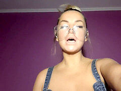 Bdsm, Spermie v puse, Femdom, Podpätky, Poníženie, Ruskej, Otrok, Upínateľné dildá