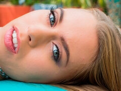 Jill Kassidy POV, Young Babe Gets Her Daily Facial From Manuel