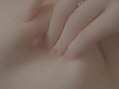 Gesztenyebarna, Édes, Erotikus, Természetes mellek, Filigrán alkatú, Vékony, Egyedül, Begyek