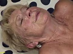 Pik sutte, Bedstemor, Ældre kvinde, Mor jeg gerne vil kneppe