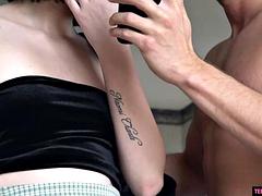 Leie, In den arsch, Blasen, Braunhaarige, Spermaladung, Handjob, Jungendliche (18+)