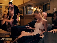 Anal, Cul, Gros seins, Blonde, Brunette brune, Double pénétration, Orgie, Jarretelles