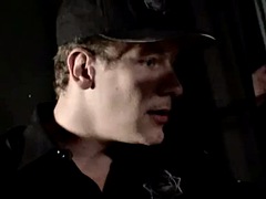 Blondinka, Zunanji izliv, Hardcore