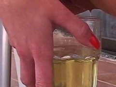 Krásky, Brunetka, Femdom, Fetiš, Brýle, Venku, Pissing