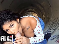 Peitos grandes, Morena, Garganta funda, Transar de quatro, Público, Cavalgar, Tatuagem, Tetas