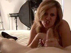 Femdom, Handjobb