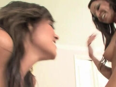 Stor kukk, Fangenskap, Ansiktssperm, Petite, Trekant