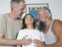 Anal, Sucer une bite, Brunette brune, Double pénétration, Homme homme femme, Adolescente, Plan cul à trois, Nénés