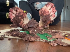 Cake Vs Feet
