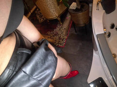 Leie, Schmuddelige sprache, Frau, Absätze, Masturbation, Milf, Pissen, Solo