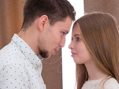 Soveværelse, Pik sutte, Hundestilling, Naturlige bryster, Lille kvinde, Barberet, Mager, Teenager